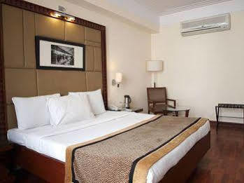 The Bmk Hotel New Delhi Buitenkant foto
